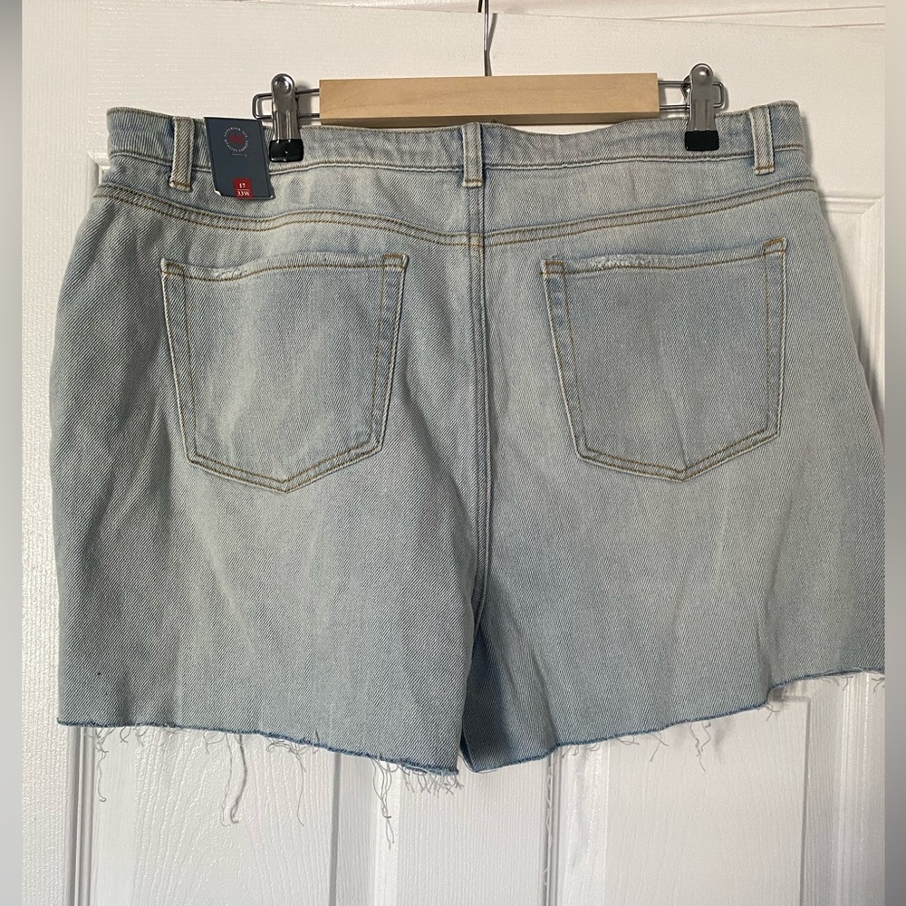 REWIND Denim Jean Shorts Light Wash- Size 17/33W - Picture 2 of 3